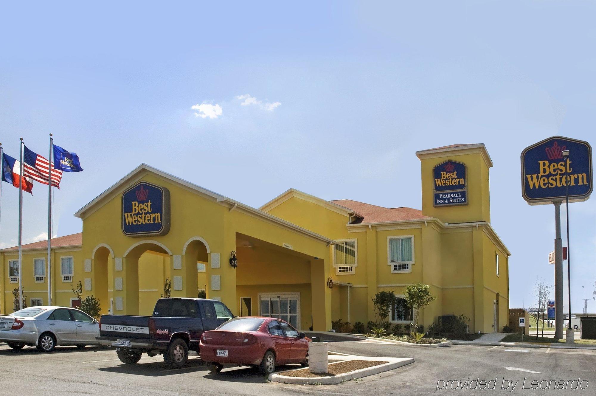Pearsall Inn And Suites Exterior foto