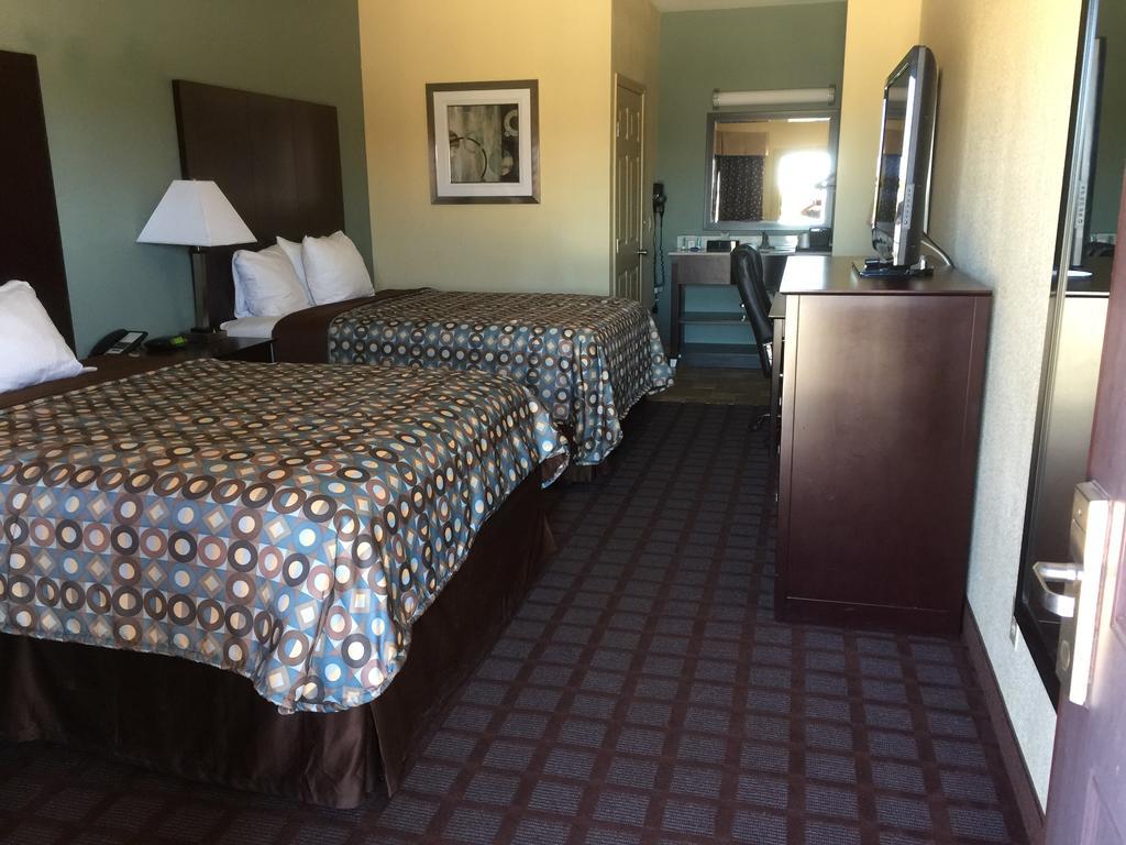 Pearsall Inn And Suites Exterior foto
