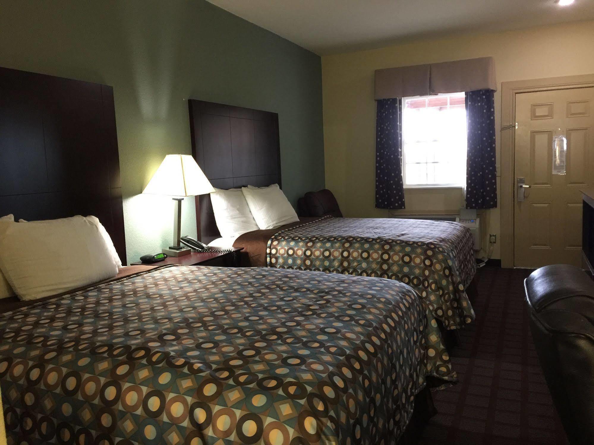 Pearsall Inn And Suites Exterior foto