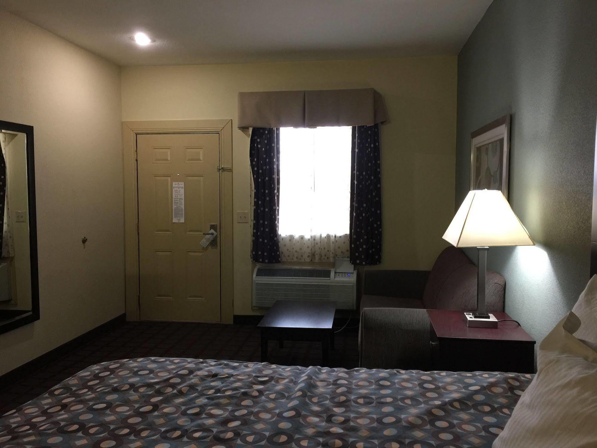 Pearsall Inn And Suites Exterior foto