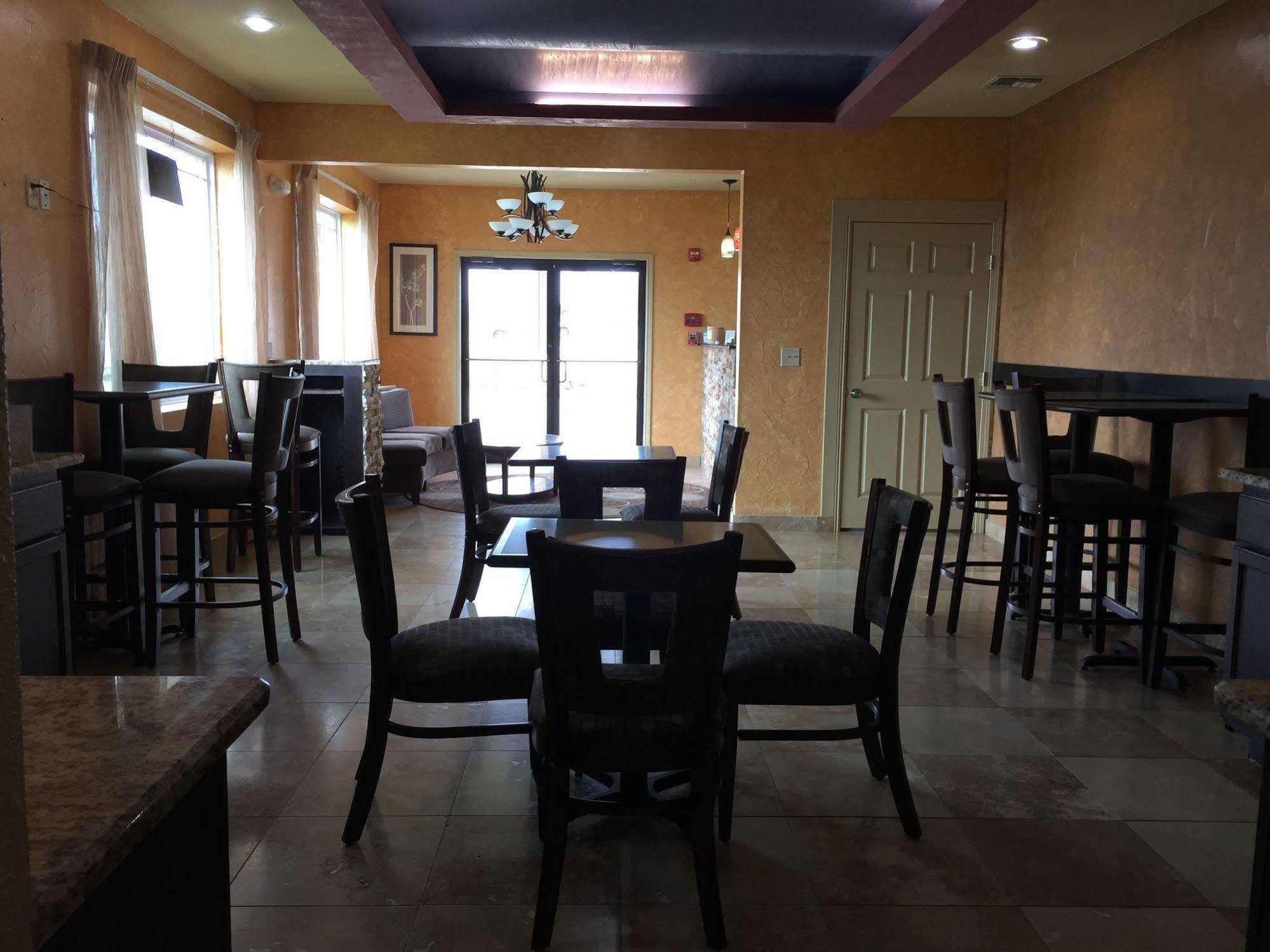 Pearsall Inn And Suites Exterior foto