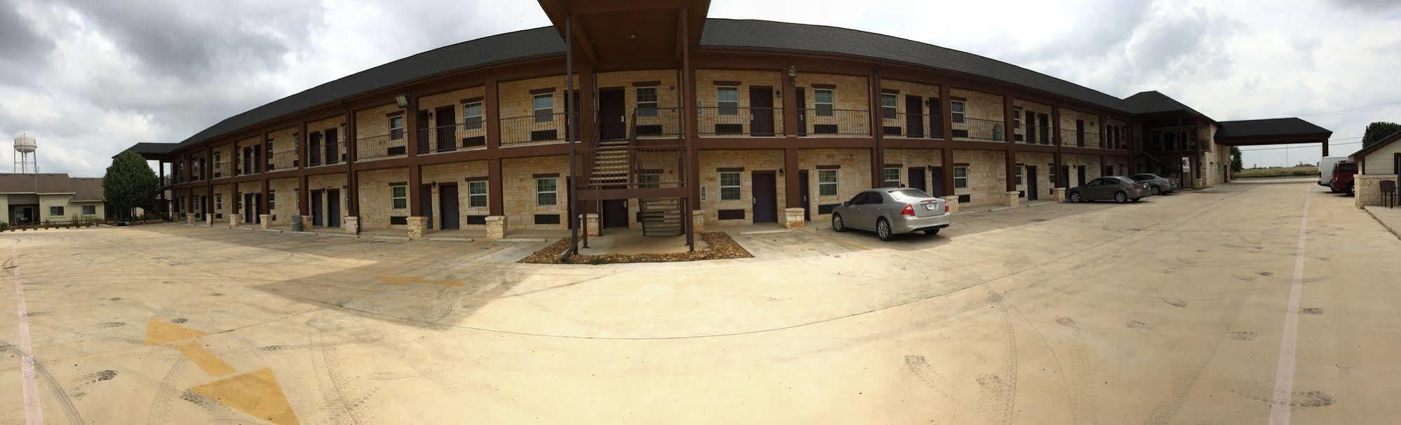 Pearsall Inn And Suites Exterior foto